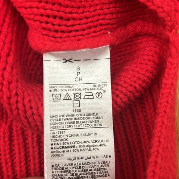 Red Crewneck Cable Knit Sweater - Old Navy S - Picture 5 of 8